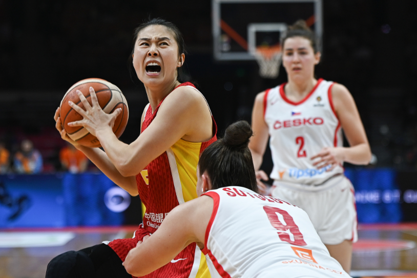 官方渠道-宝刀不老！王思雨连续两场全队最高分 关键时刻连得9分制胜